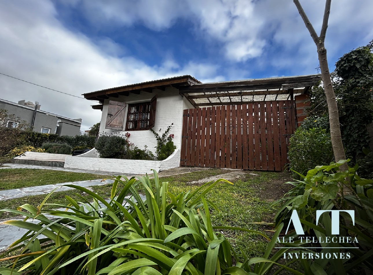 Casa en venta con jardin, parrilla y excelente ubicacion en Villa Gesell.