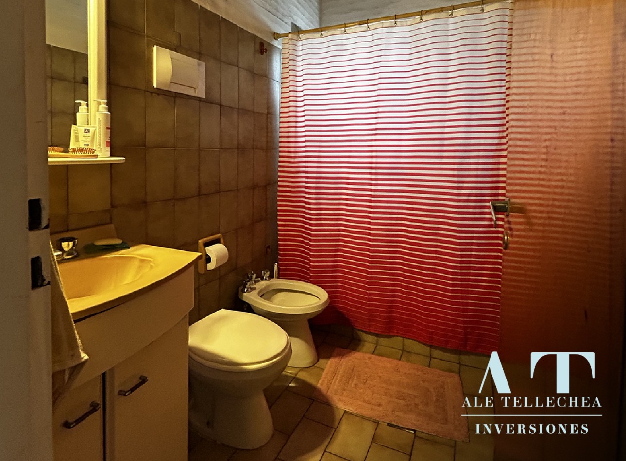 Casa en venta con jardin, parrilla y excelente ubicacion en Villa Gesell.