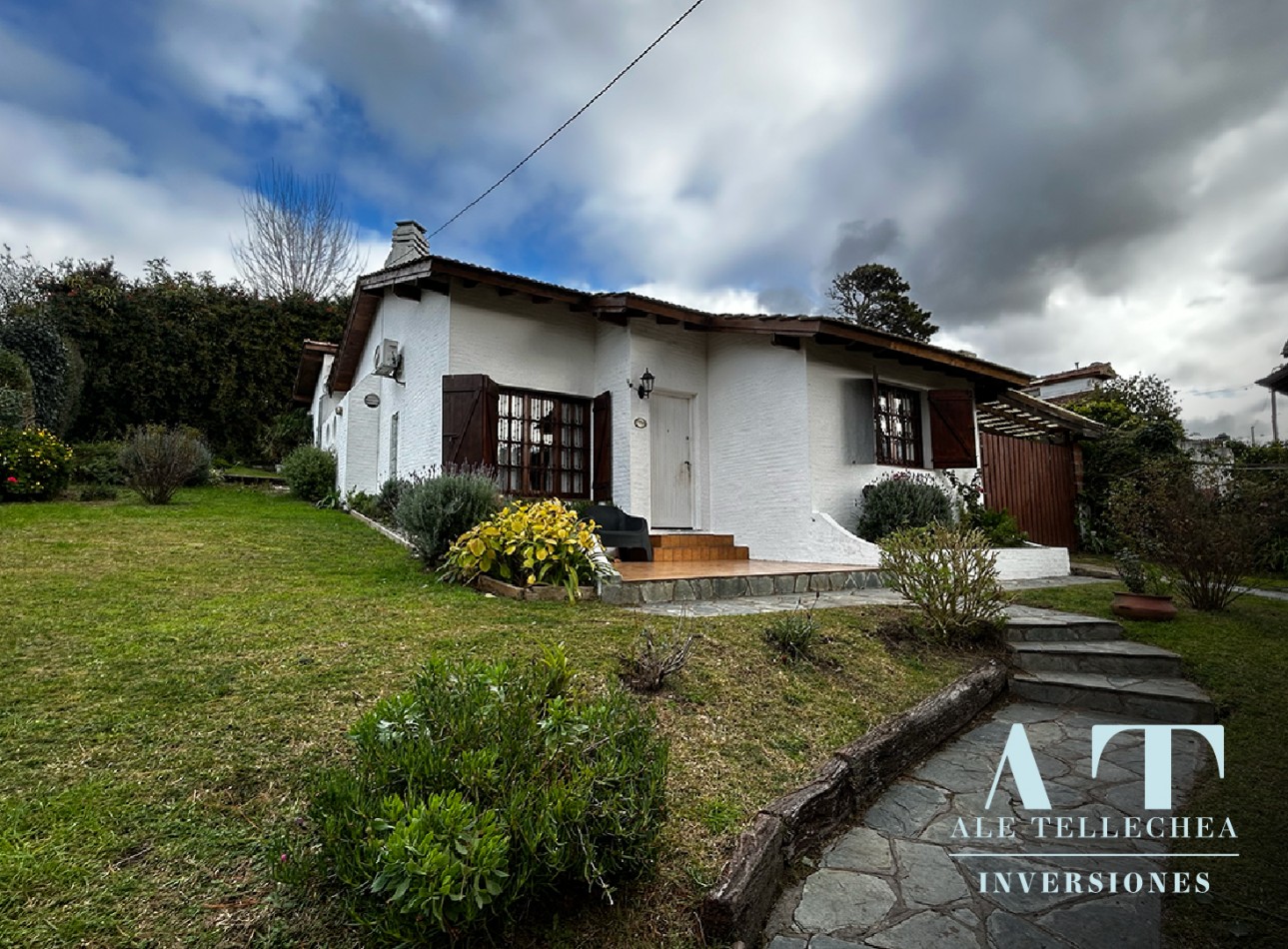 Casa en venta con jardin, parrilla y excelente ubicacion en Villa Gesell.