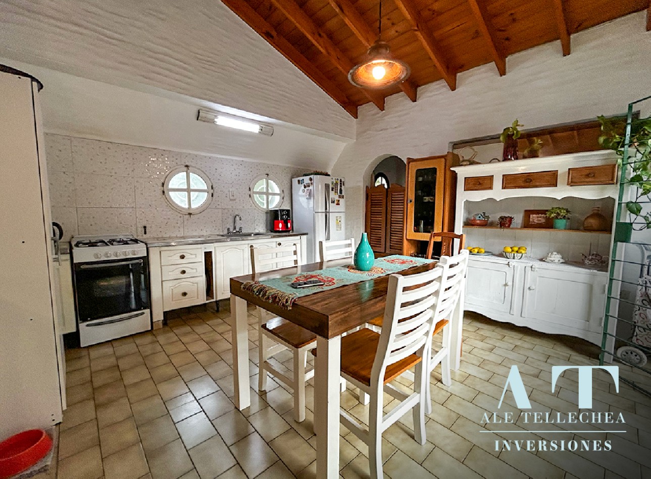 Casa en venta con jardin, parrilla y excelente ubicacion en Villa Gesell.