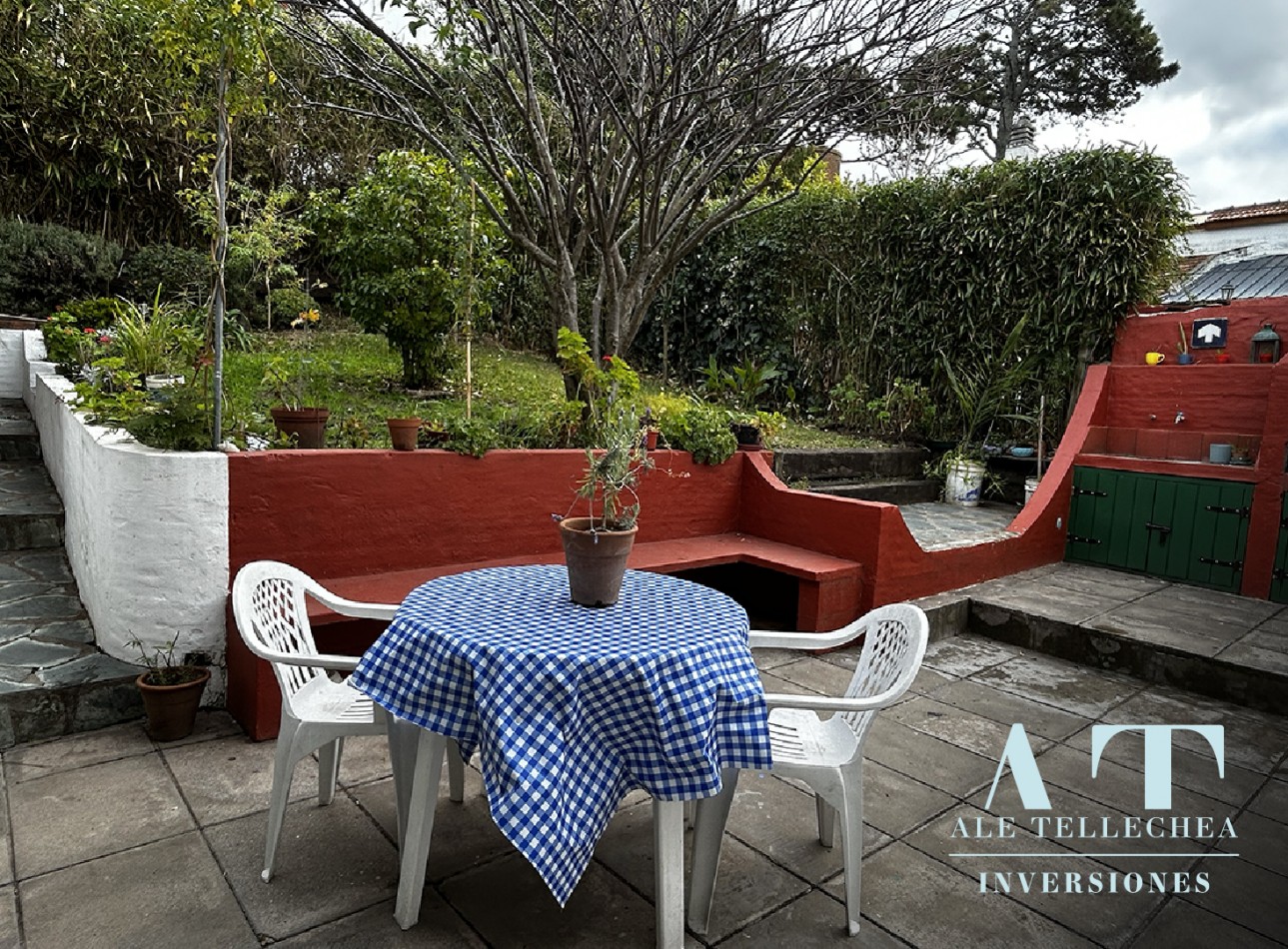 Casa en venta con jardin, parrilla y excelente ubicacion en Villa Gesell.