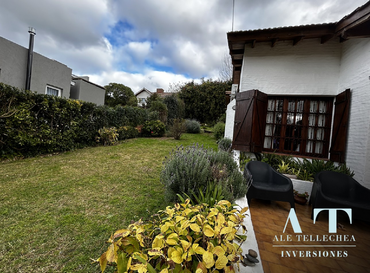 Casa en venta con jardin, parrilla y excelente ubicacion en Villa Gesell.