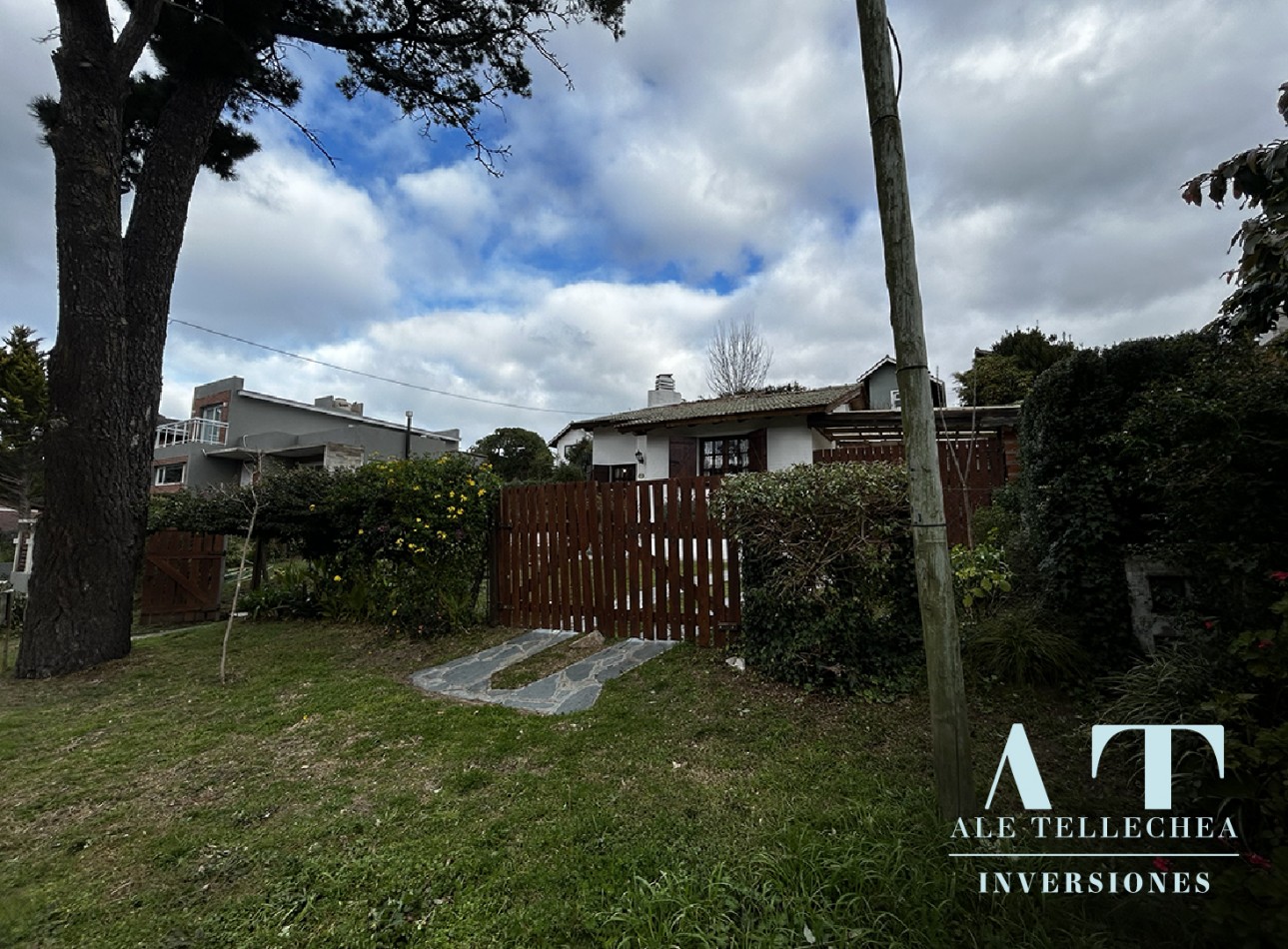 Casa en venta con jardin, parrilla y excelente ubicacion en Villa Gesell.
