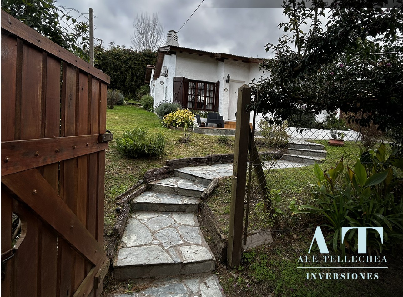 Casa en venta con jardin, parrilla y excelente ubicacion en Villa Gesell.