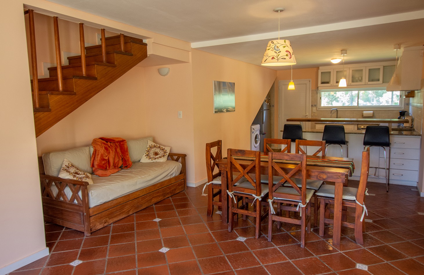 Casa en venta en Las Gaviotas. Lote apto dos unidades.