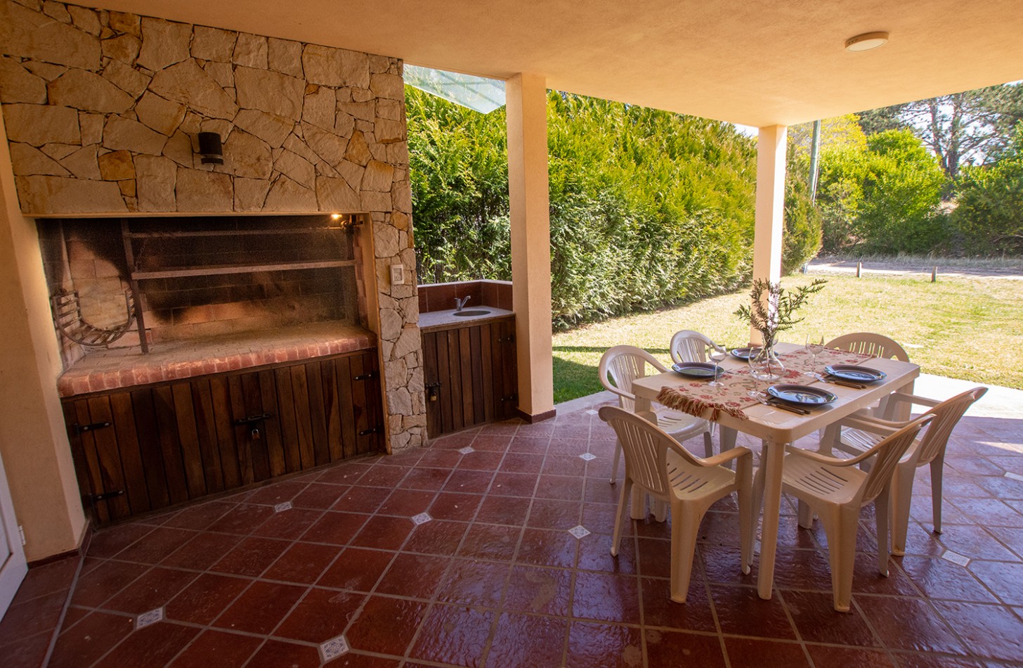 Casa en venta en Las Gaviotas. Lote apto dos unidades.