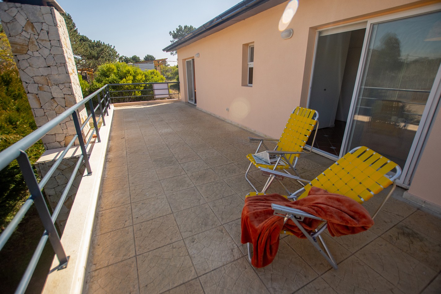 Casa en venta en Las Gaviotas. Lote apto dos unidades.