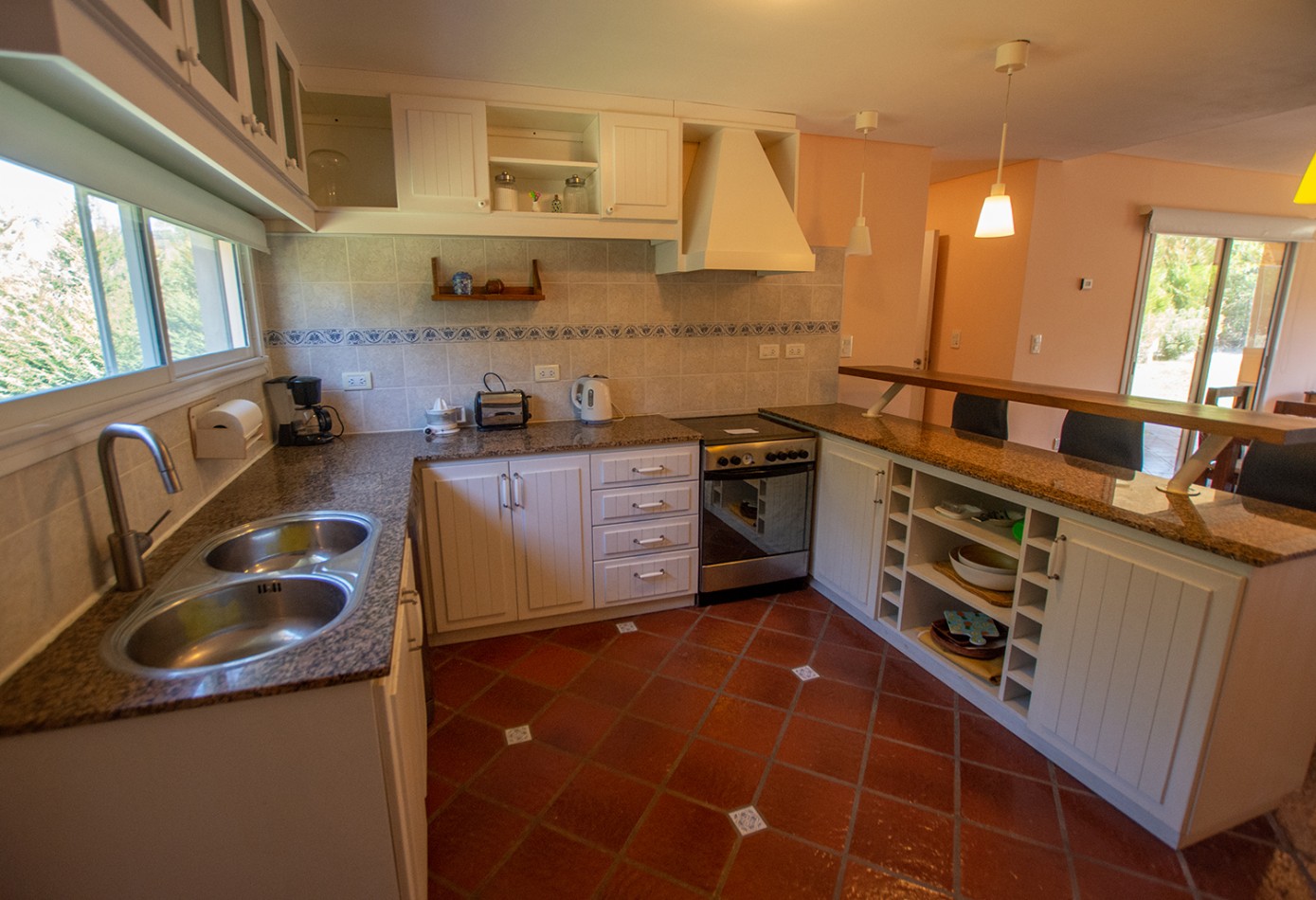 Casa en venta en Las Gaviotas. Lote apto dos unidades.
