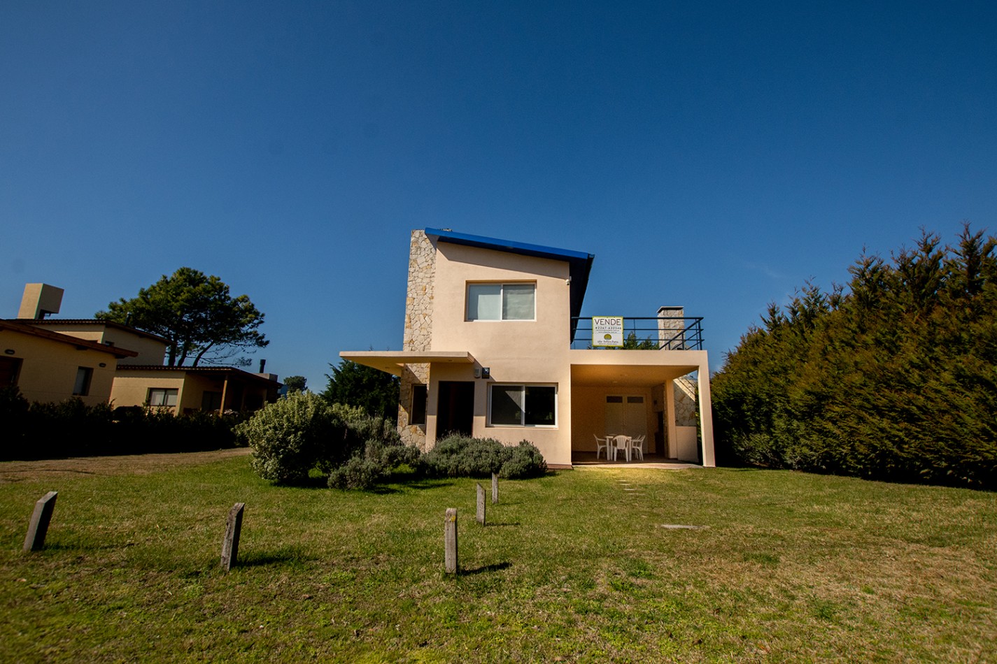 Casa en venta en Las Gaviotas. Lote apto dos unidades.