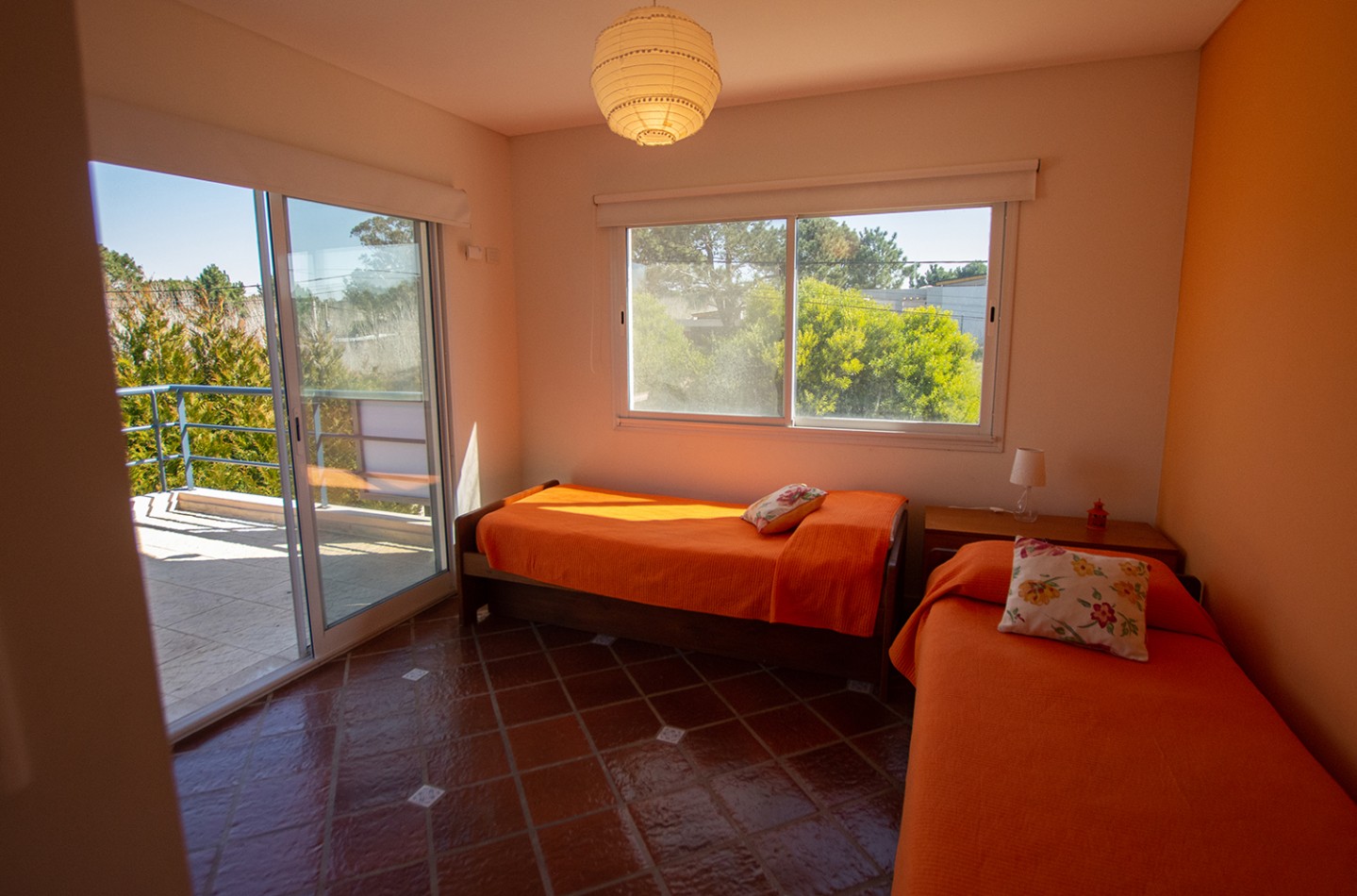 Casa en venta en Las Gaviotas. Lote apto dos unidades.