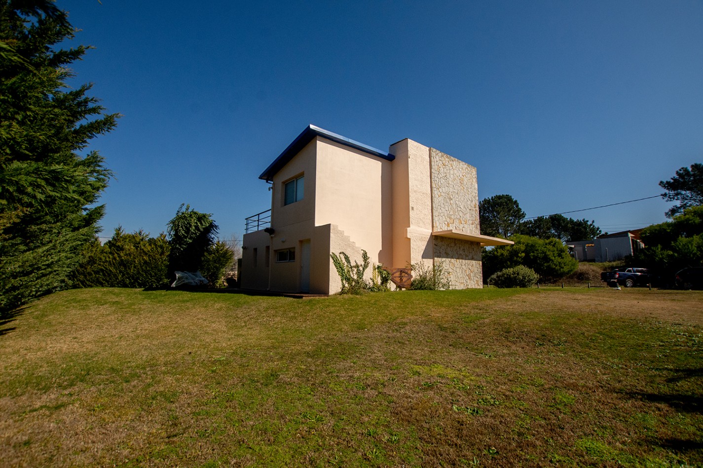 Casa en venta en Las Gaviotas. Lote apto dos unidades.