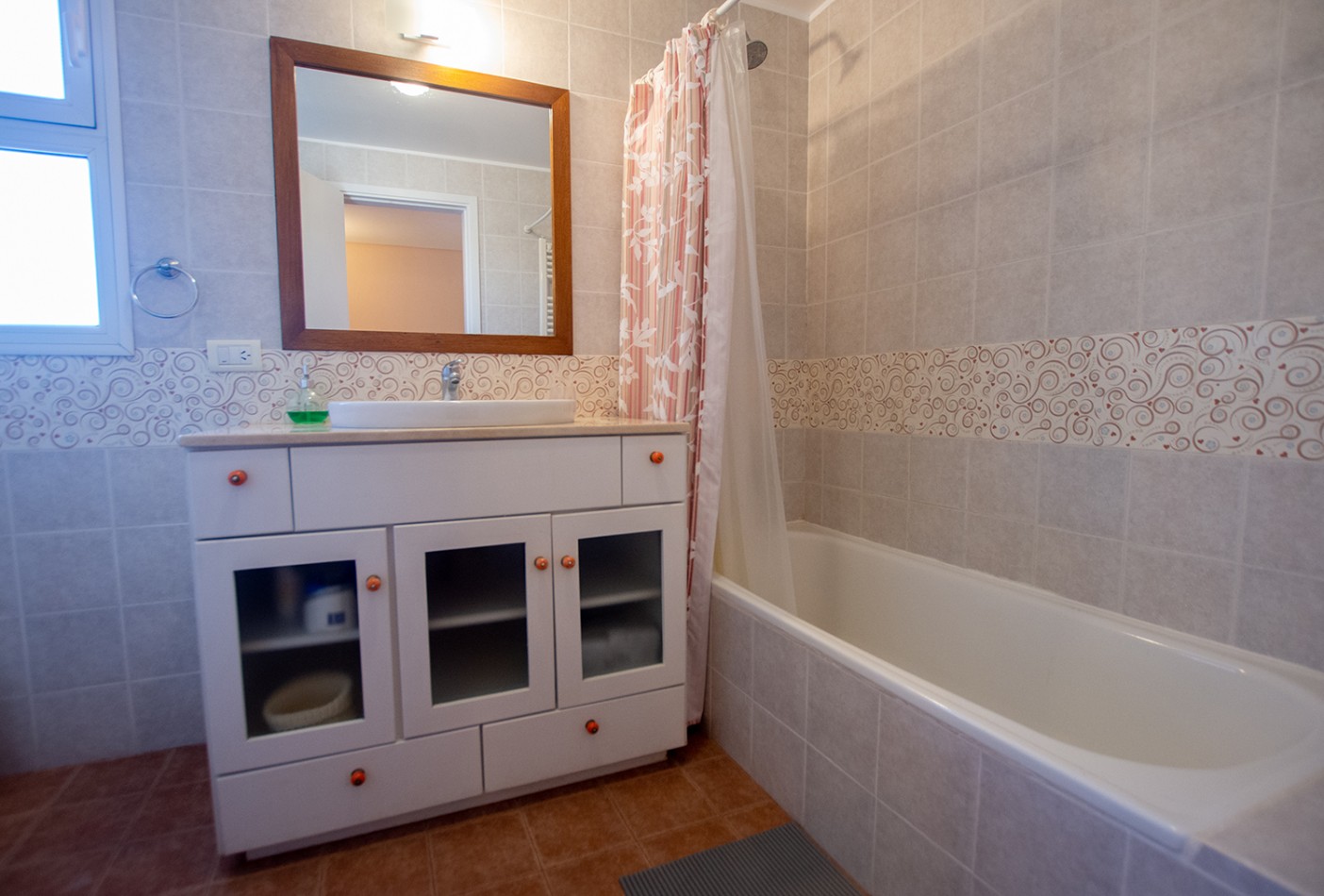 Casa en venta en Las Gaviotas. Lote apto dos unidades.