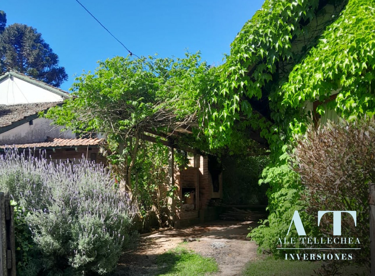 Casa en venta de 2 plantas con patio, parrilla y cochera - Apta credito y escrituracion inmediata