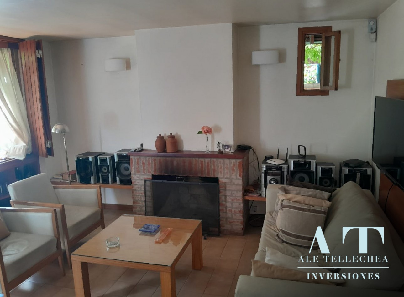 Casa en venta de 2 plantas con patio, parrilla y cochera - Apta credito y escrituracion inmediata