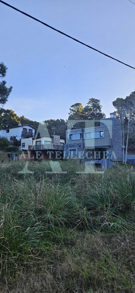 lote en esquina con amplio espacio verde - mar de las pampas