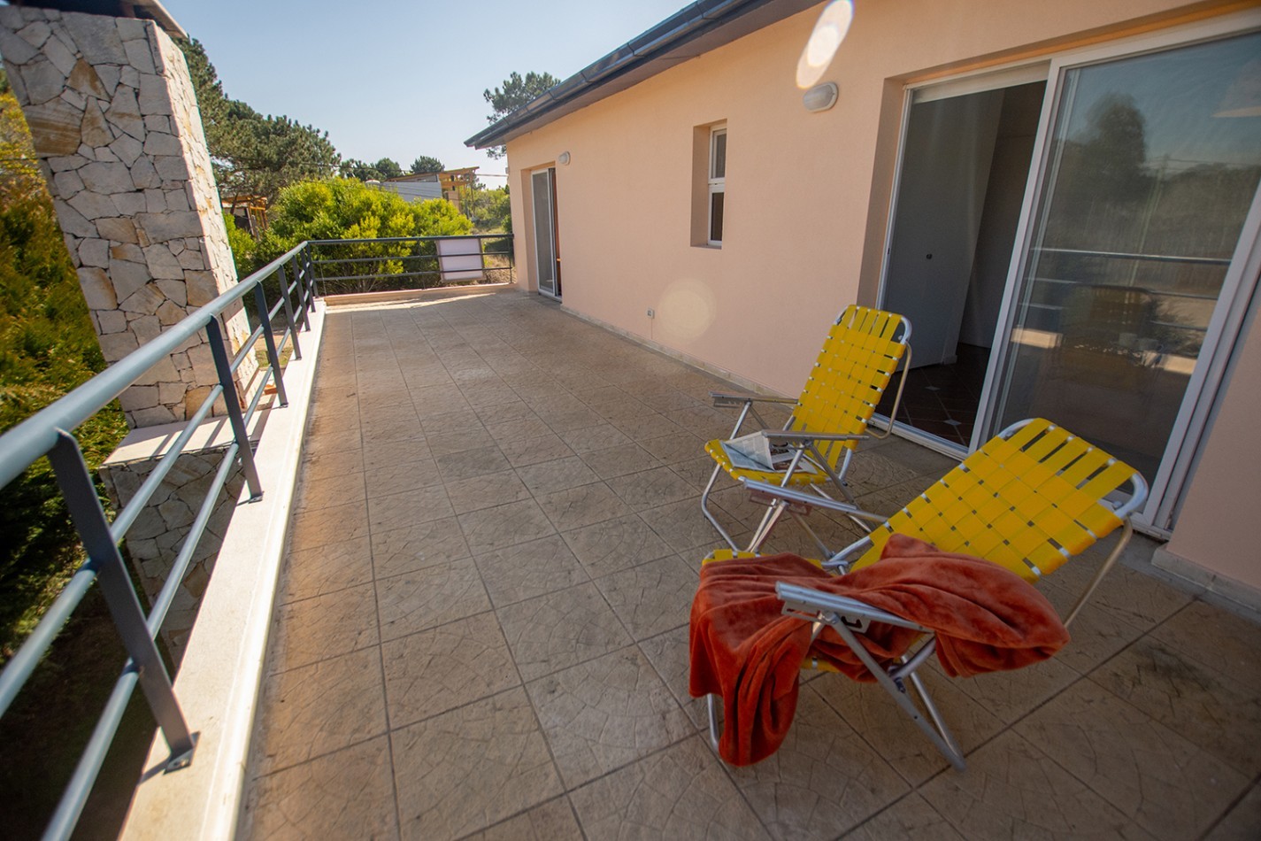Casa en venta en Las Gaviotas. Lote apto dos unidades.