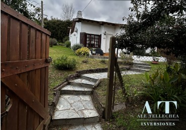 Casa en venta con jardin, parrilla y excelente ubicacion en Villa Gesell.