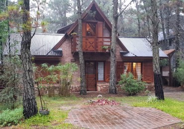 CASA EN VENTA -  MAR DE LAS PAMPAS 