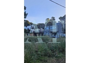 lote en esquina con amplio espacio verde - mar de las pampas